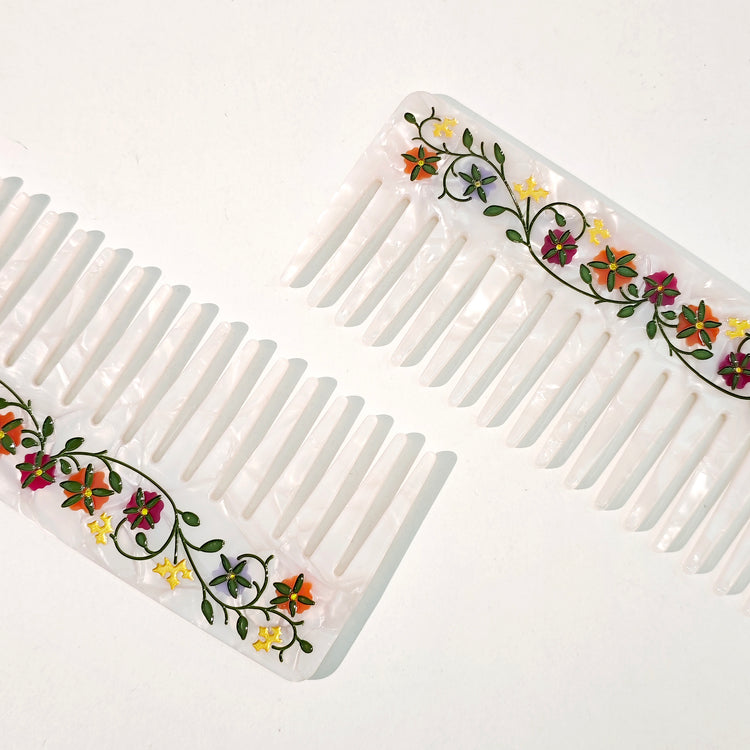 Manuscript Border Wide Tooth Comb
