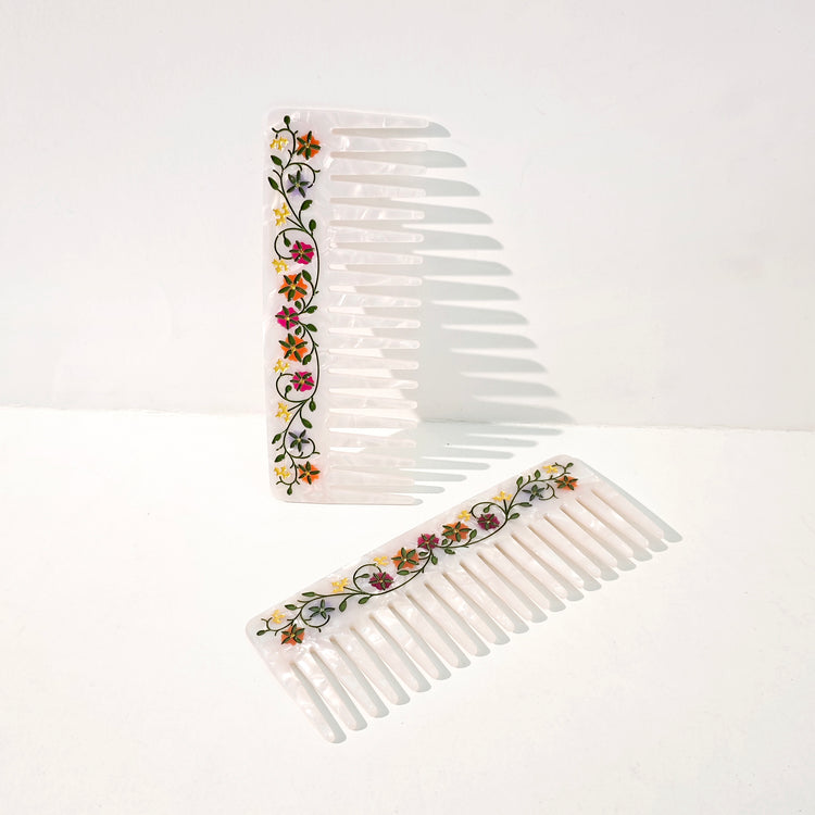 Manuscript Border Wide Tooth Comb