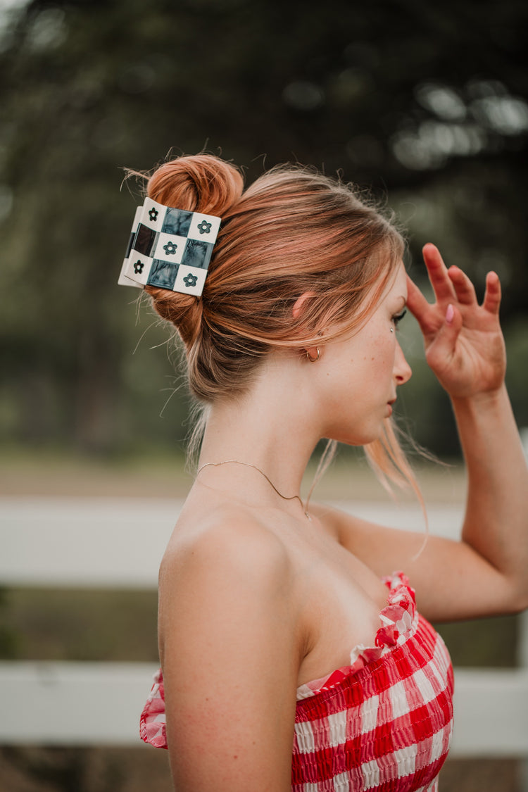 Daisy Patchwork Claw