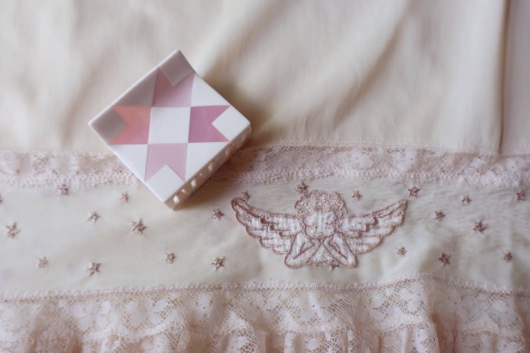 Dusty Rose Quilt Claw