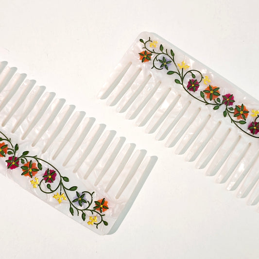 Manuscript Border Wide Tooth Comb