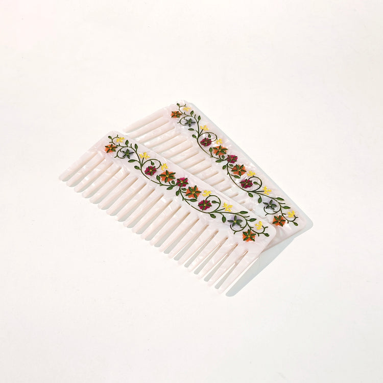Manuscript Border Wide Tooth Comb