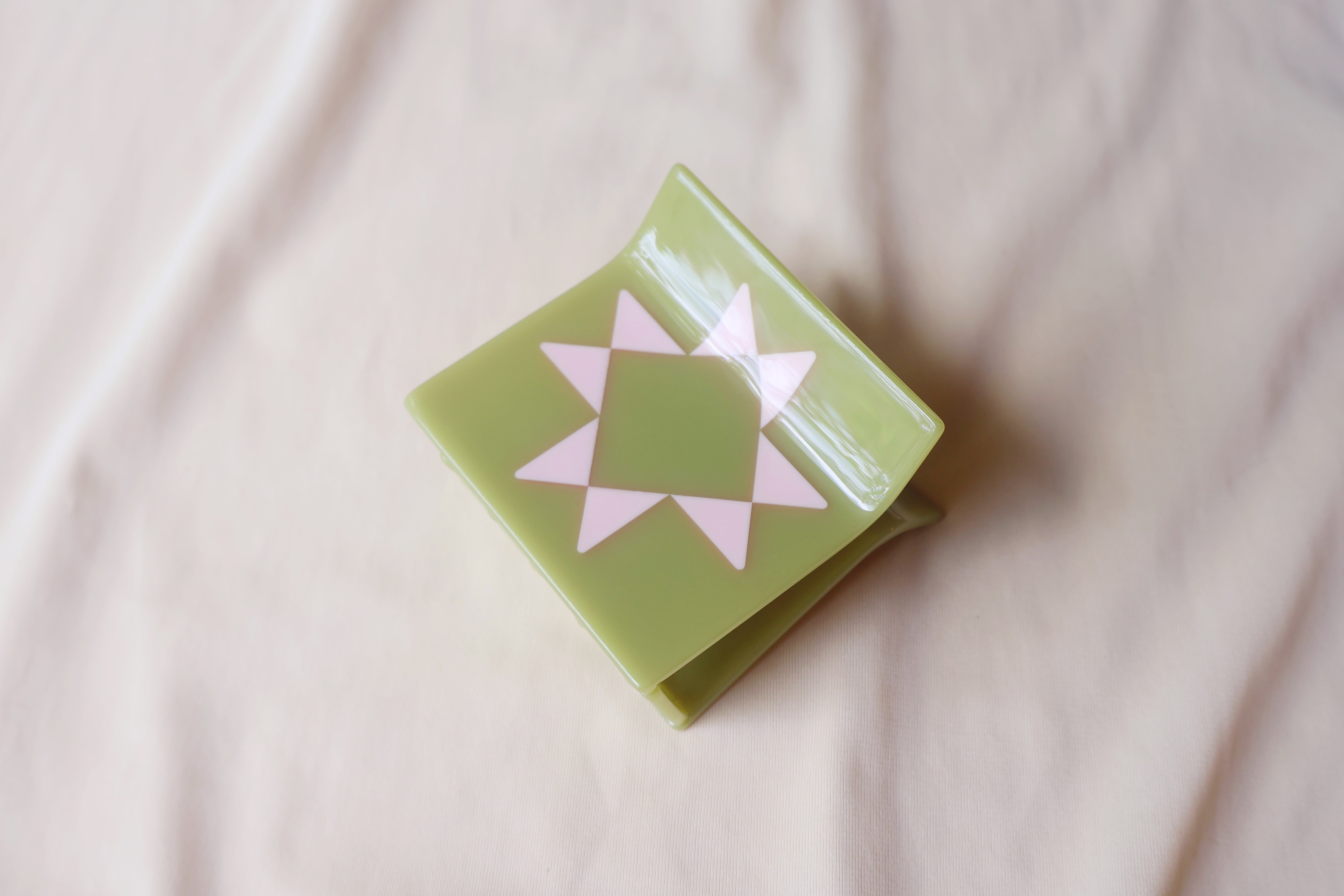 Strawberry Matcha Quilt Claw (L) – Hey Ricochet