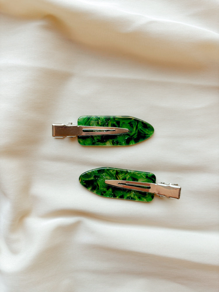 Holiday Setting Clips